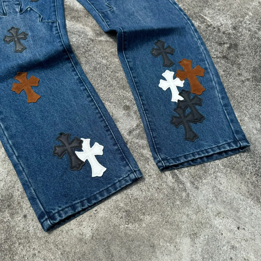 P260 model number: H638 Chrome Hearts CH Chrome Hearts 24SS vip custom-made double-knee leather flame high street cross jeans. Original purchased and patterned to truly restore the ultimate vintage texture. Special Italian cowhide print and then cut. Customized sheepskin three-layer thick line leather. The whole body is spliced in heavy water washing process. The craftsman hand-splashes ink. You can see the details. Three-dimensional cutting version. Loose and comfortable, not picky on the figure. Shows height and slimness. Seiko factory. Original factory quality control. Same style for men and women. Can be matched with couples. Versatile recommendation. Must-have jeans for all seasons. Color: blue. Size: 28, 30, 32, 34, 36 (S-xxl)